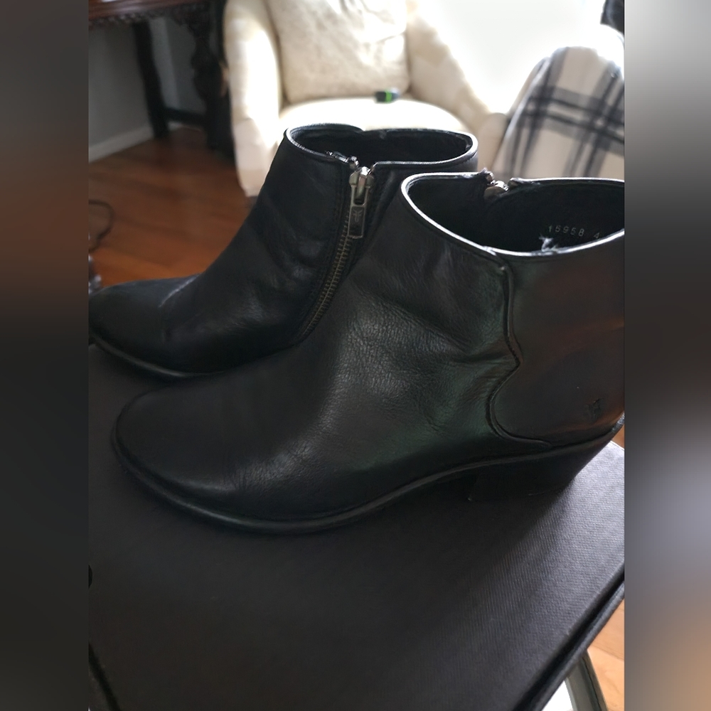 Frye Women’s Carson Piping Bootie - Size 7.5